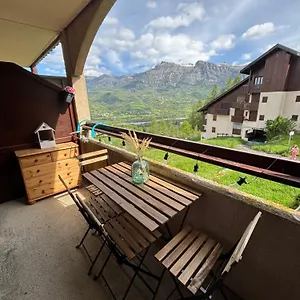 https://apt-studio-confortable-et-chaleureux-vue-magnifique.fr-provencehotel.com