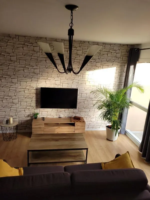 Appartement Neuf Style Industriel *** Proche De La Mer Roscoff 0*,  France
